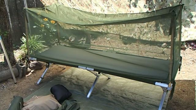 米軍コット専用蚊帳のセット完了