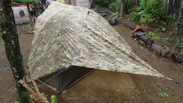 後ろから見た英軍蚊帳テントとMTPタープ（バァシャ）