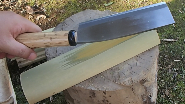 鉈（ナタ）で竹ティンダーを作る